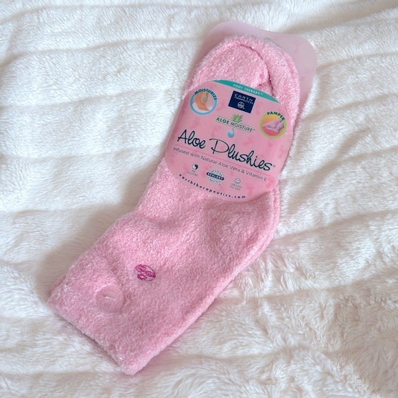 Earth therapeutics woman’s pink aloe plushies socks - Picture 1 of 1